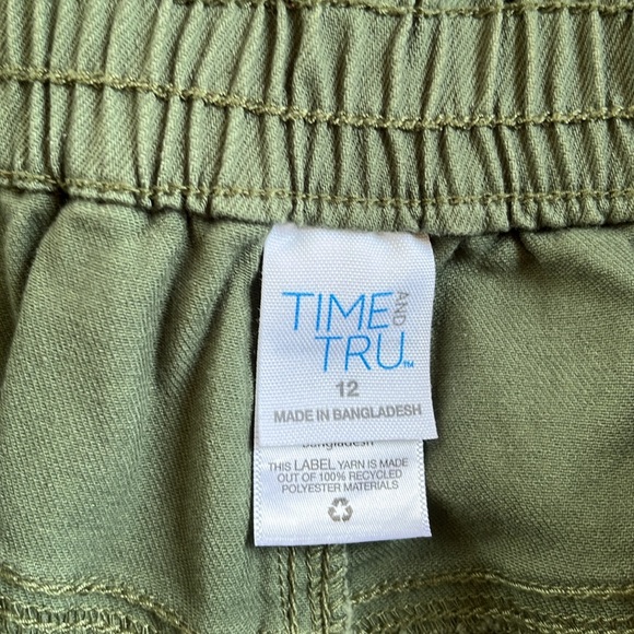 Time and Tru Olive Green Elastic Waist Belted Shorts Size 12 - Picture 3 of 4